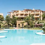 Sea Views And Garden In Hacienda Cifuentes Benahavís